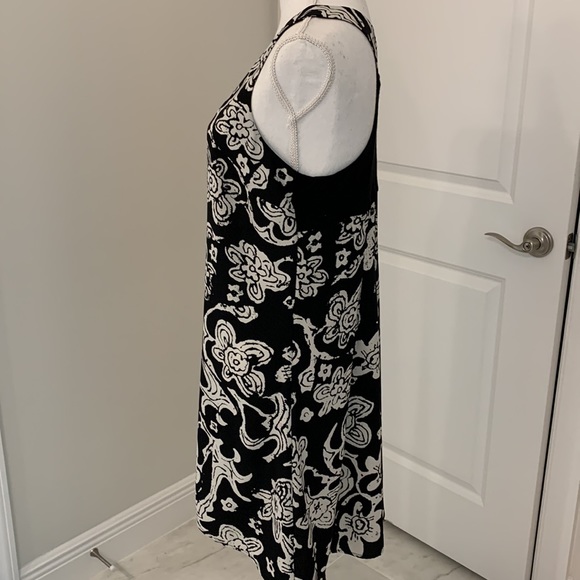 CAbi Black & White razorback V-neck dress - M - Picture 2 of 6